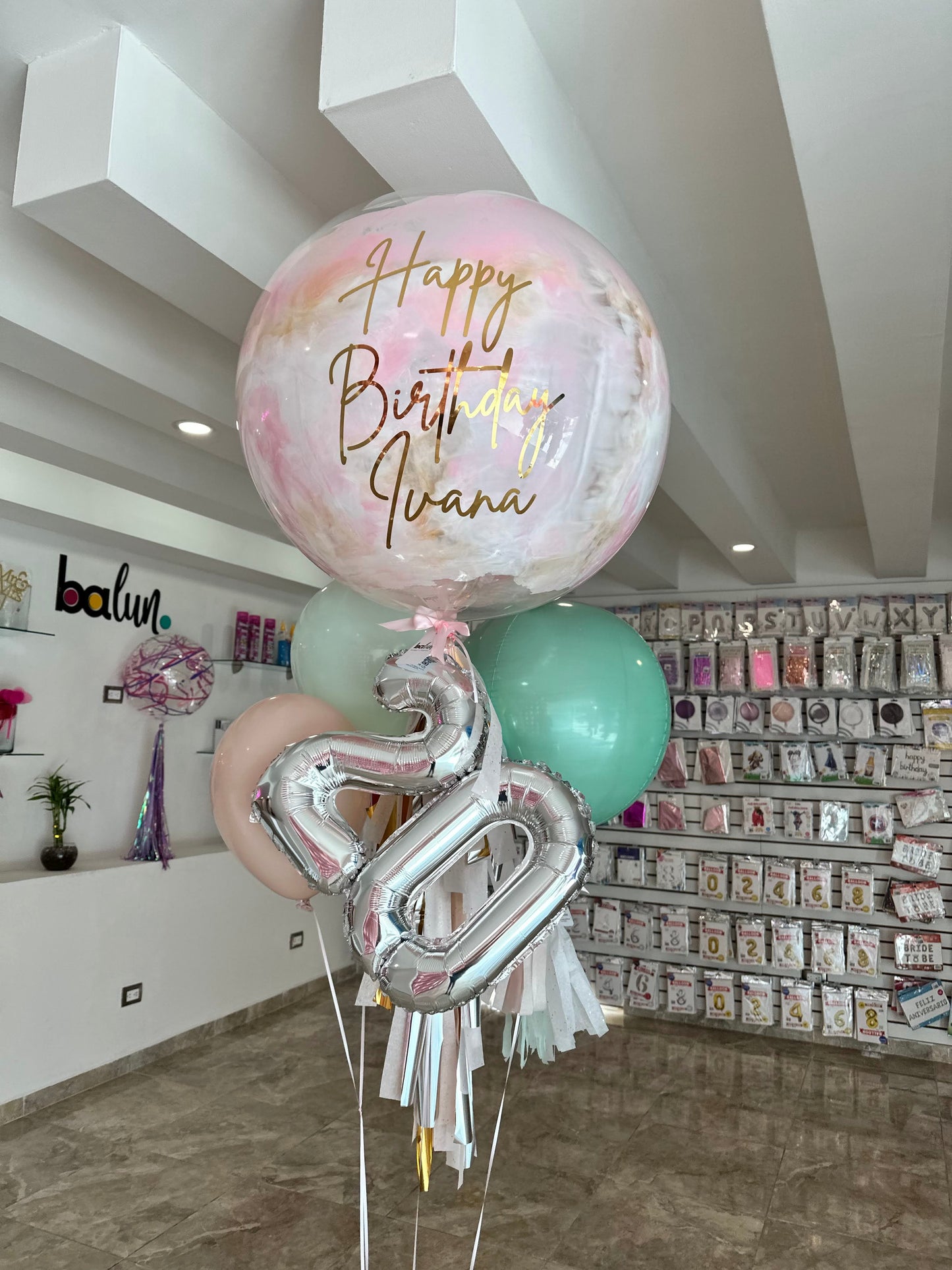 Globo Burbuja + 1 Orbz Chicos + 2 Globos Látex + Número Chico