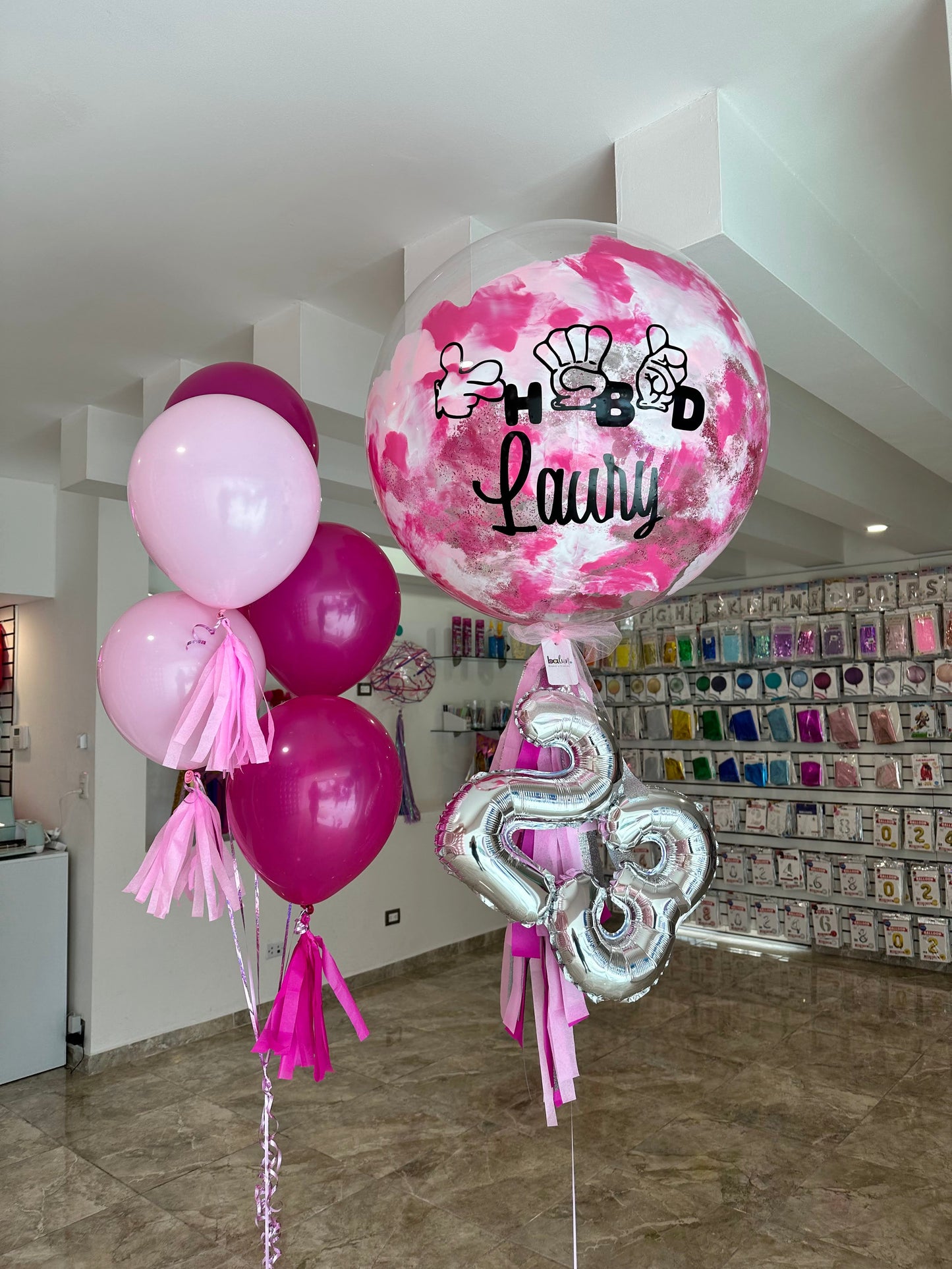 Globo Burbuja + Número Chico + Ramillete de Globos Látex