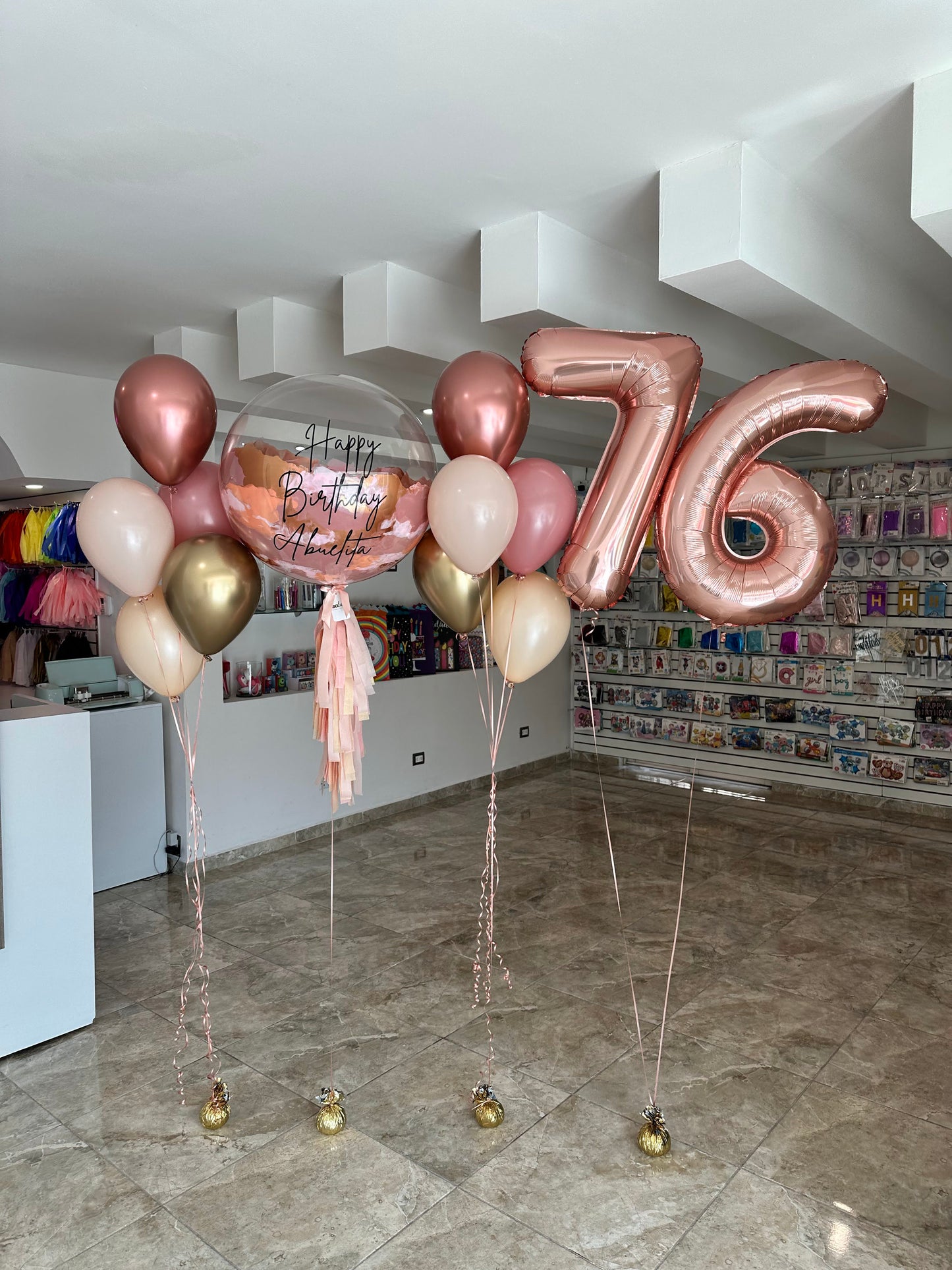 Globo Burbuja + Número Jumbo + 2 Ramilletes de Globos Látex