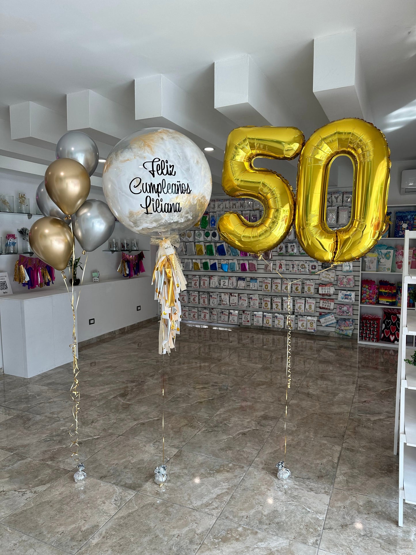 Globo Burbuja + Número Jumbo + 1 Ramilletes de Globos Látex