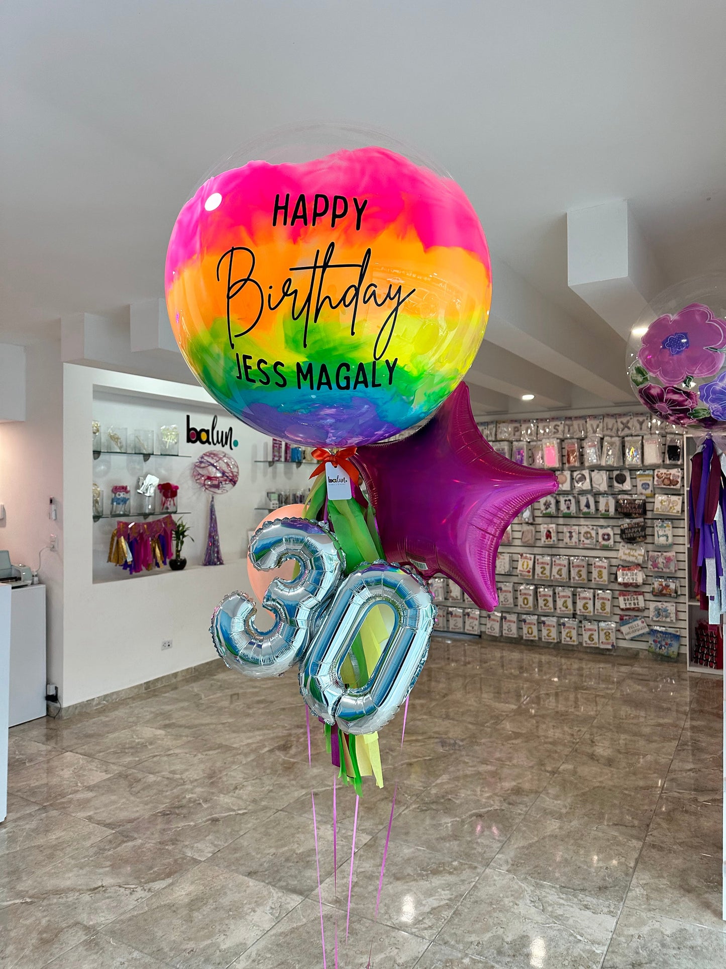 Globo Burbuja + 2 Globos Látex + 1 Estrella Metálica + Número Chico
