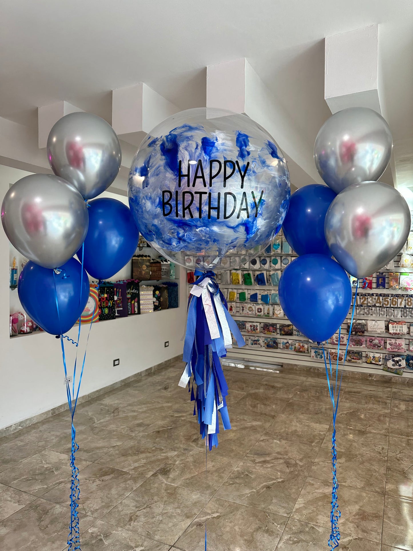 Globo Burbuja + 2 Ramilletes de Globos Látex