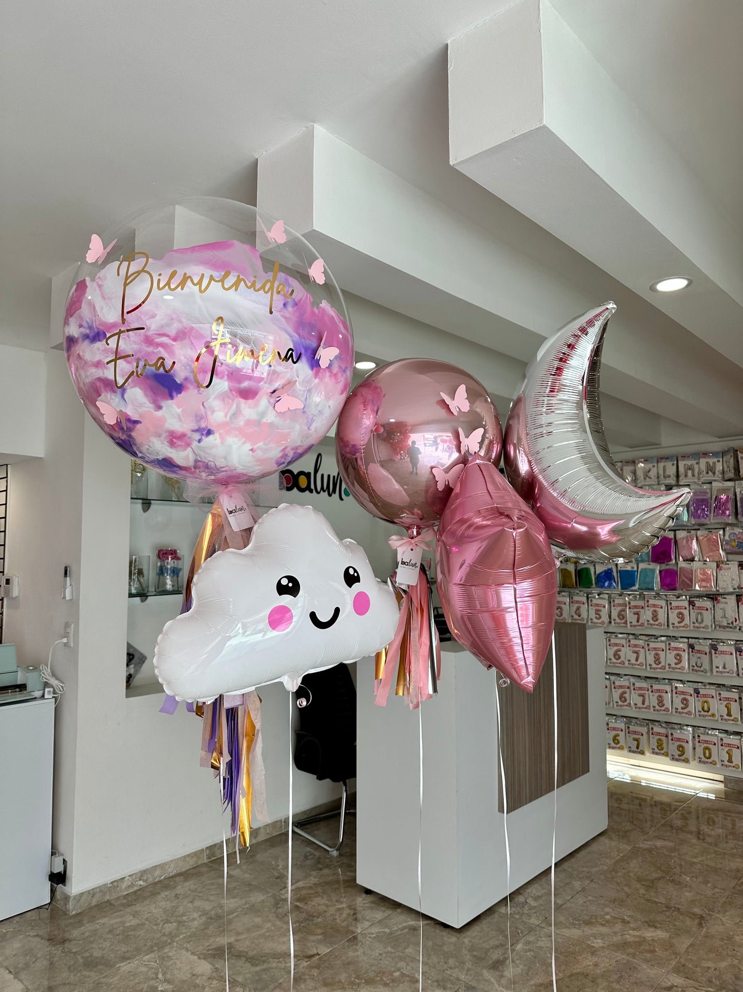 Globo Burbuja + 1 Orbz + 1 Nube Sonriente + 1 Estrella + 1 Luna + Mariposas