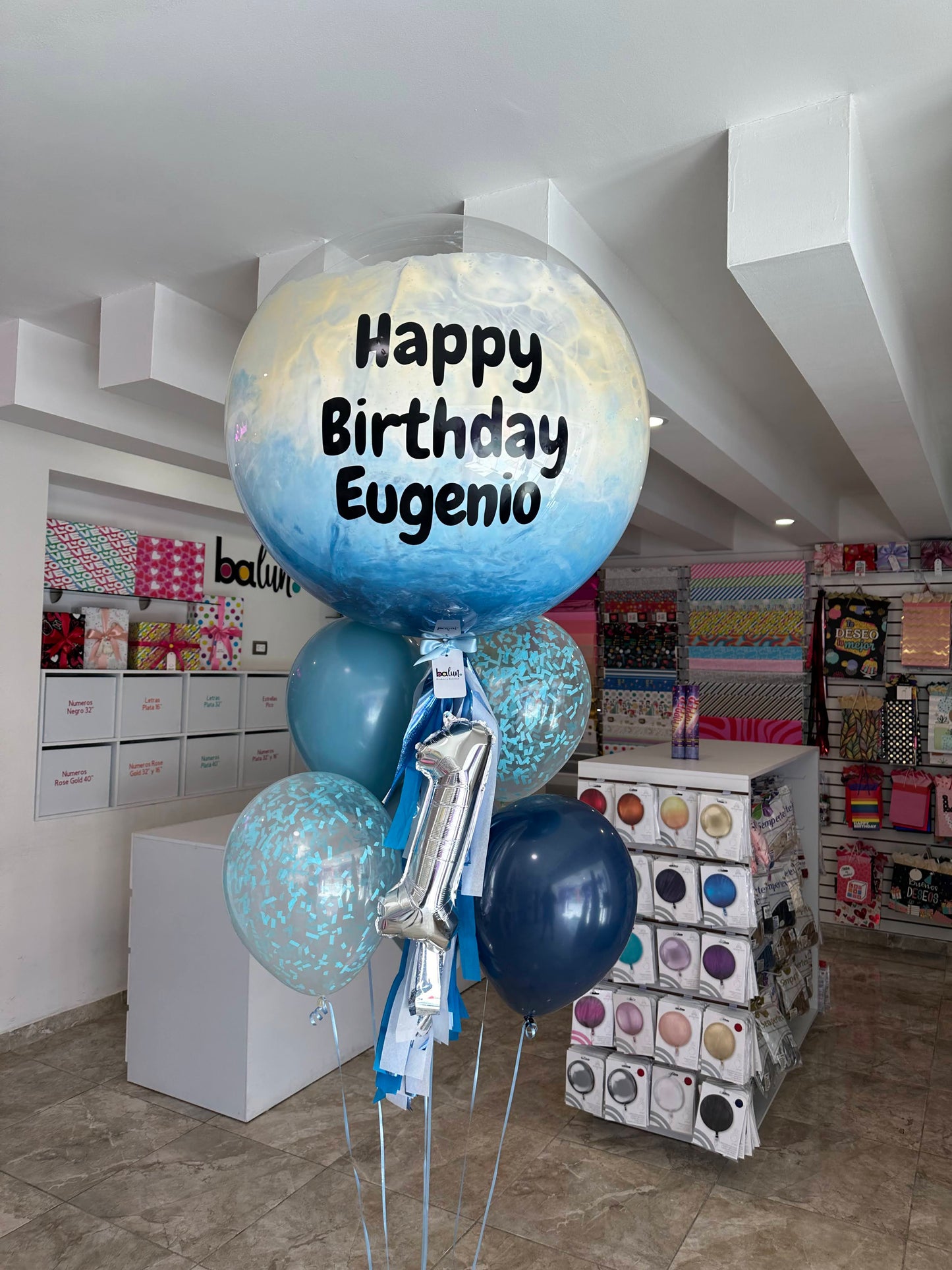 Globo Burbuja + 5 Globos Látex + Número Chico