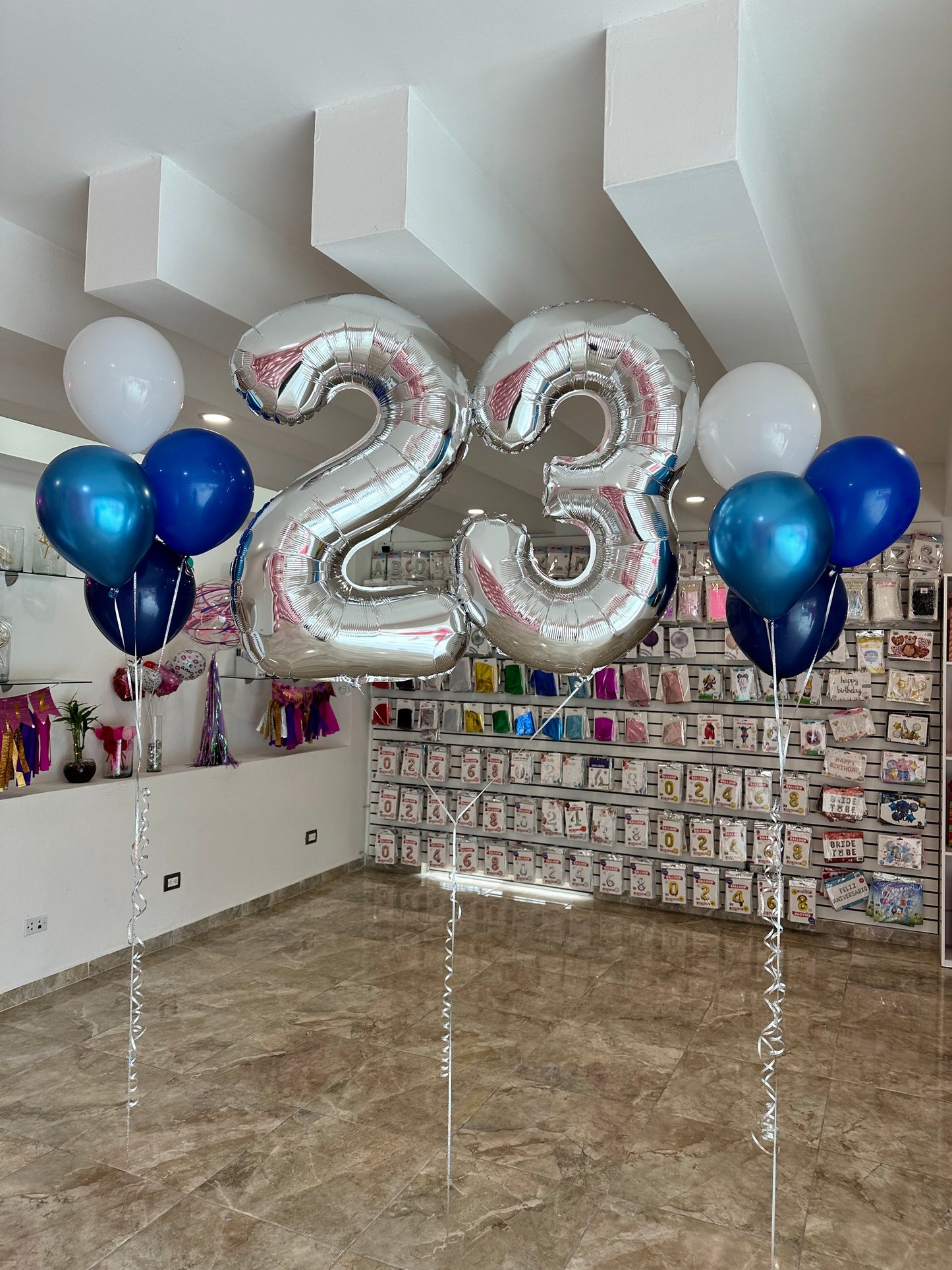 Número Jumbo + 2 Ramilletes de Globos Látex