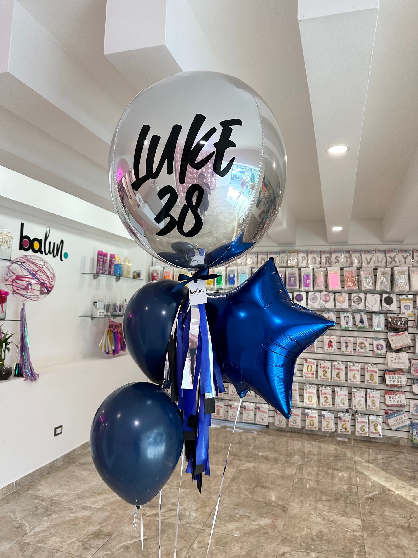 1 Orbz Jumbo + 2 Globos látex + 1 Estrella metálica