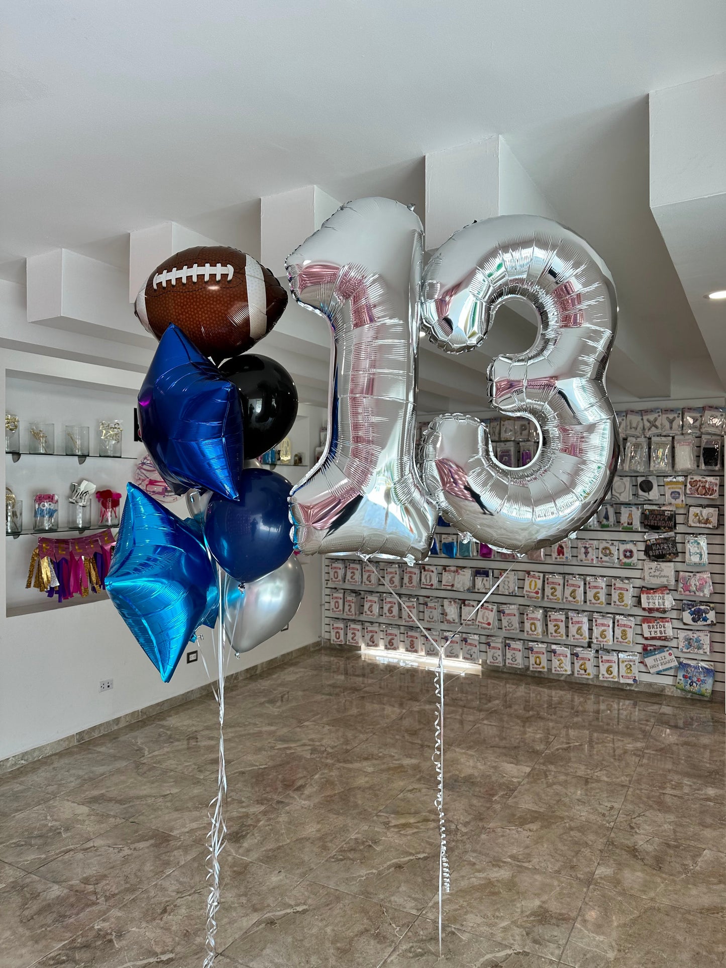 Número Jumbo + 1 Ramilletes de Estrellas y Balón de Americano