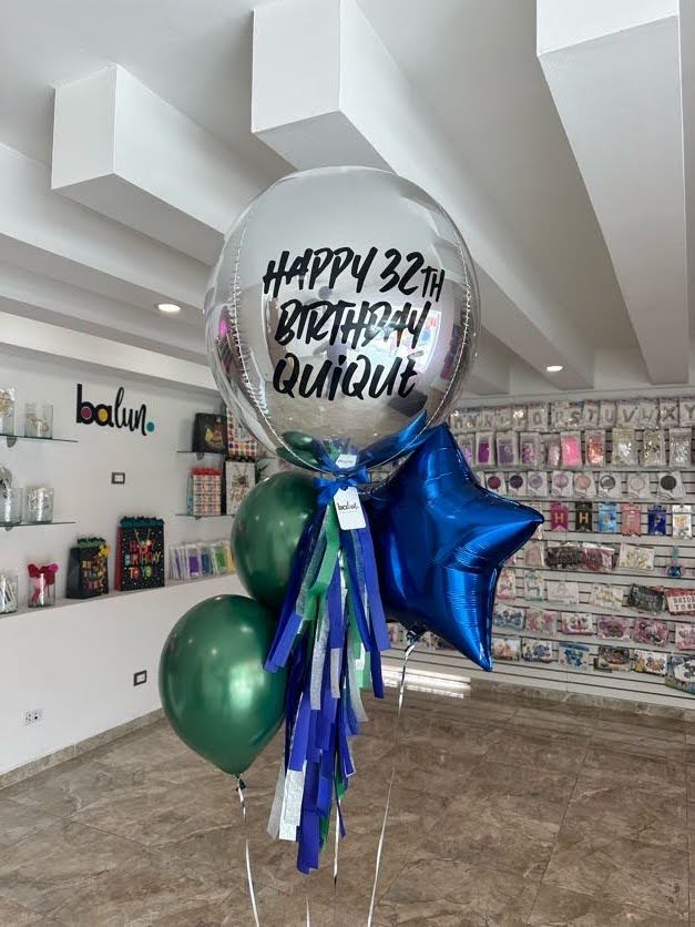 1 Orbz Jumbo + 2 Globos látex + 1 Estrella metálica