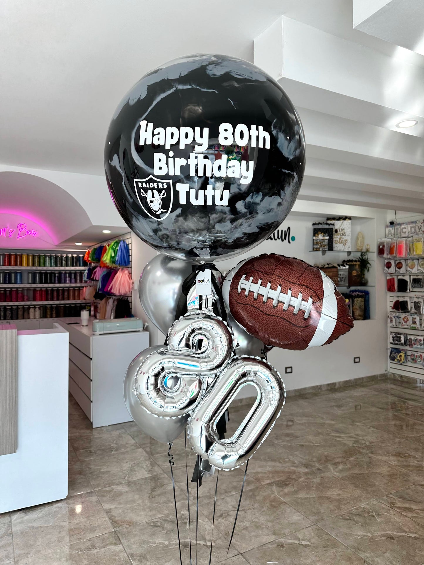 Globo Burbuja Raiders + 3 Globos Látex + Número Chico + 1 Balón de Americano