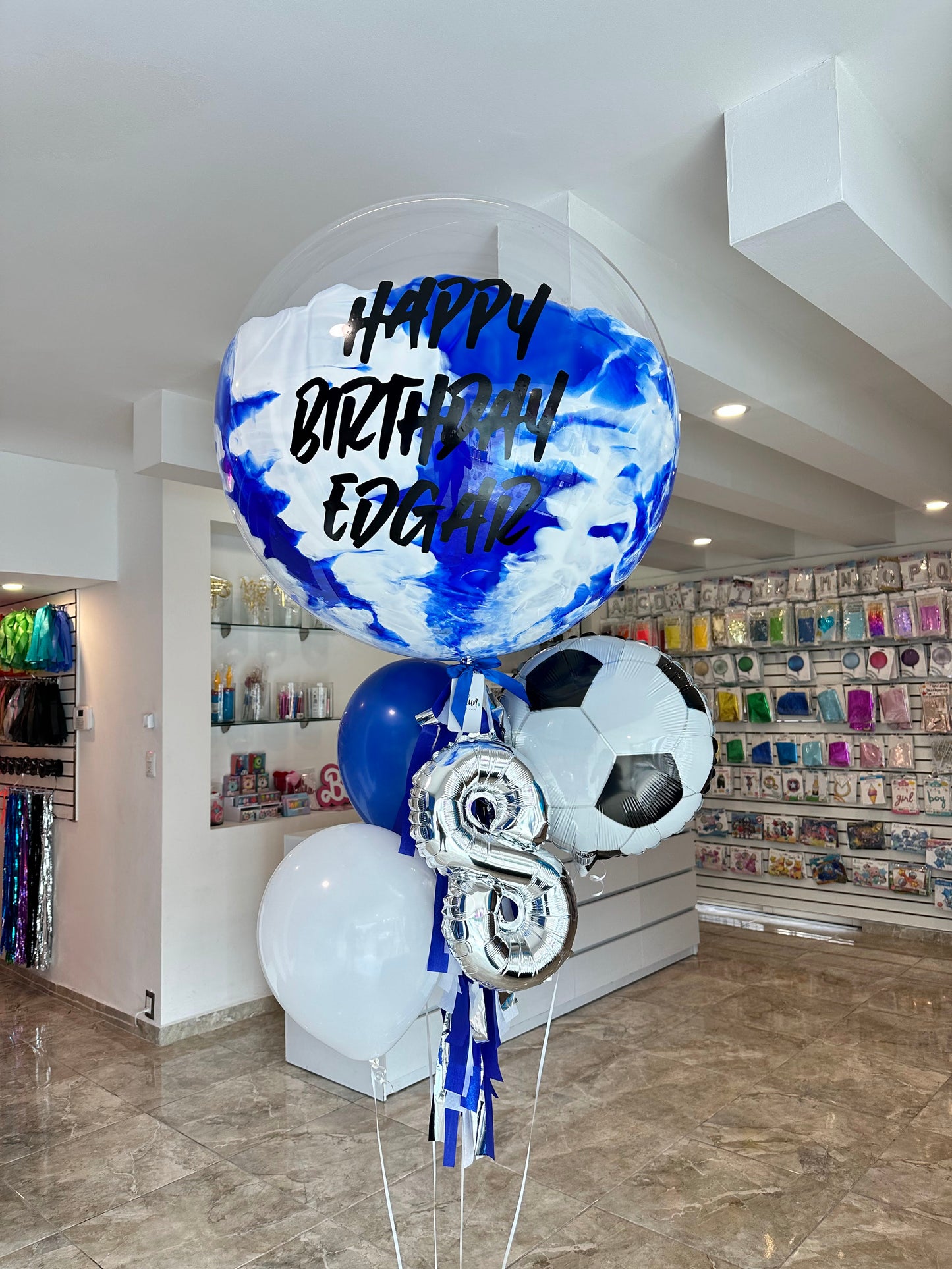 Globo Burbuja + Número Chico + 2 Globos Látex + Balón de Fútbol