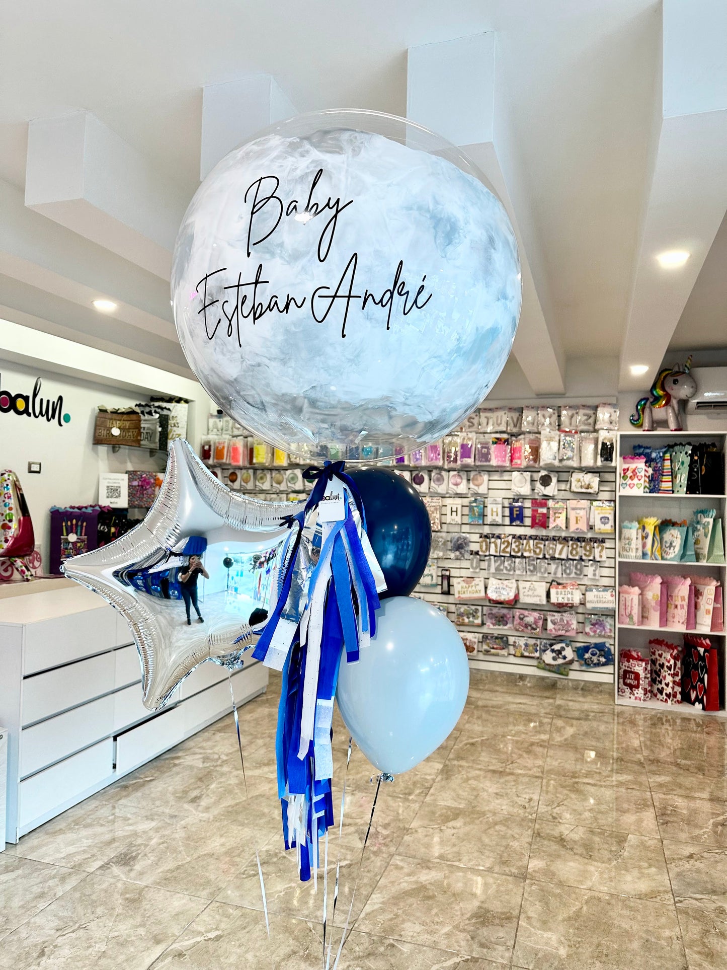Globo Burbuja + 2 Globos Látex + 1 Estrella