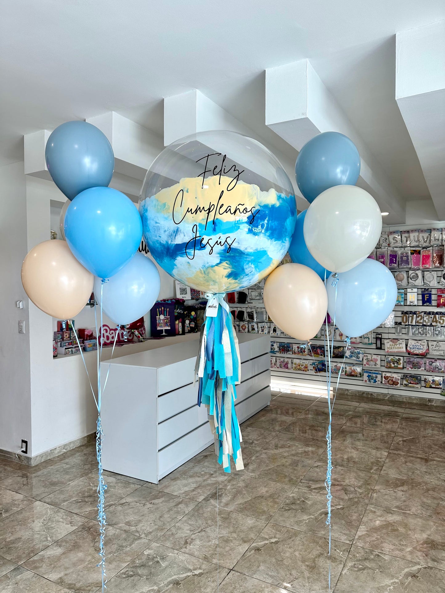 Globo Burbuja + 2 Ramilletes de Globos Látex