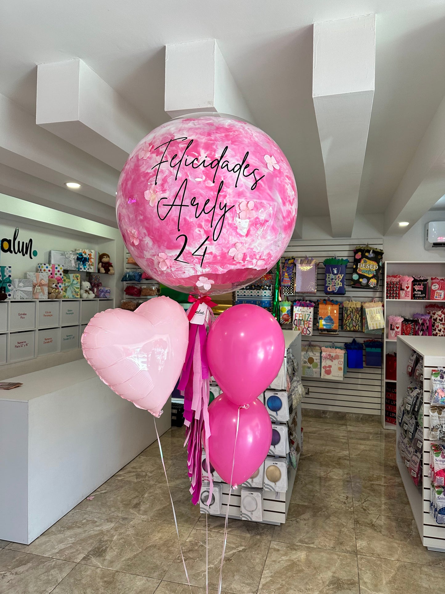 Globo Burbuja con Florecitas + 1 Corazón + 2 Globos Látex