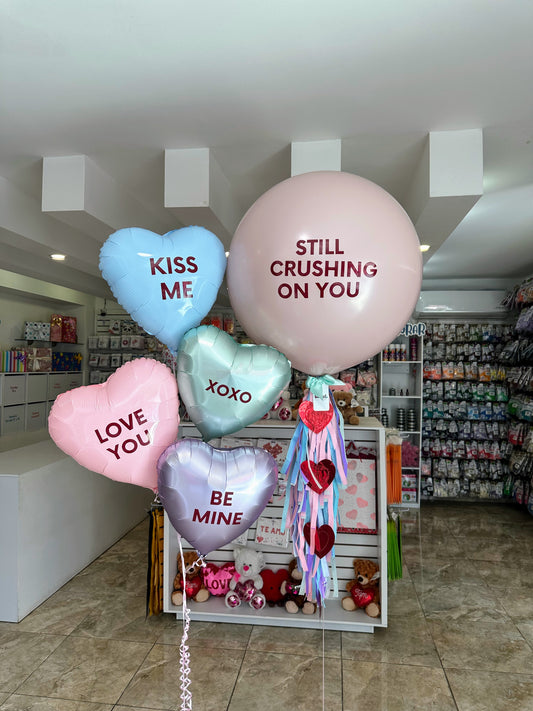 Globo Látex Jumbo 24" Valentine's Day + 4 Corazones