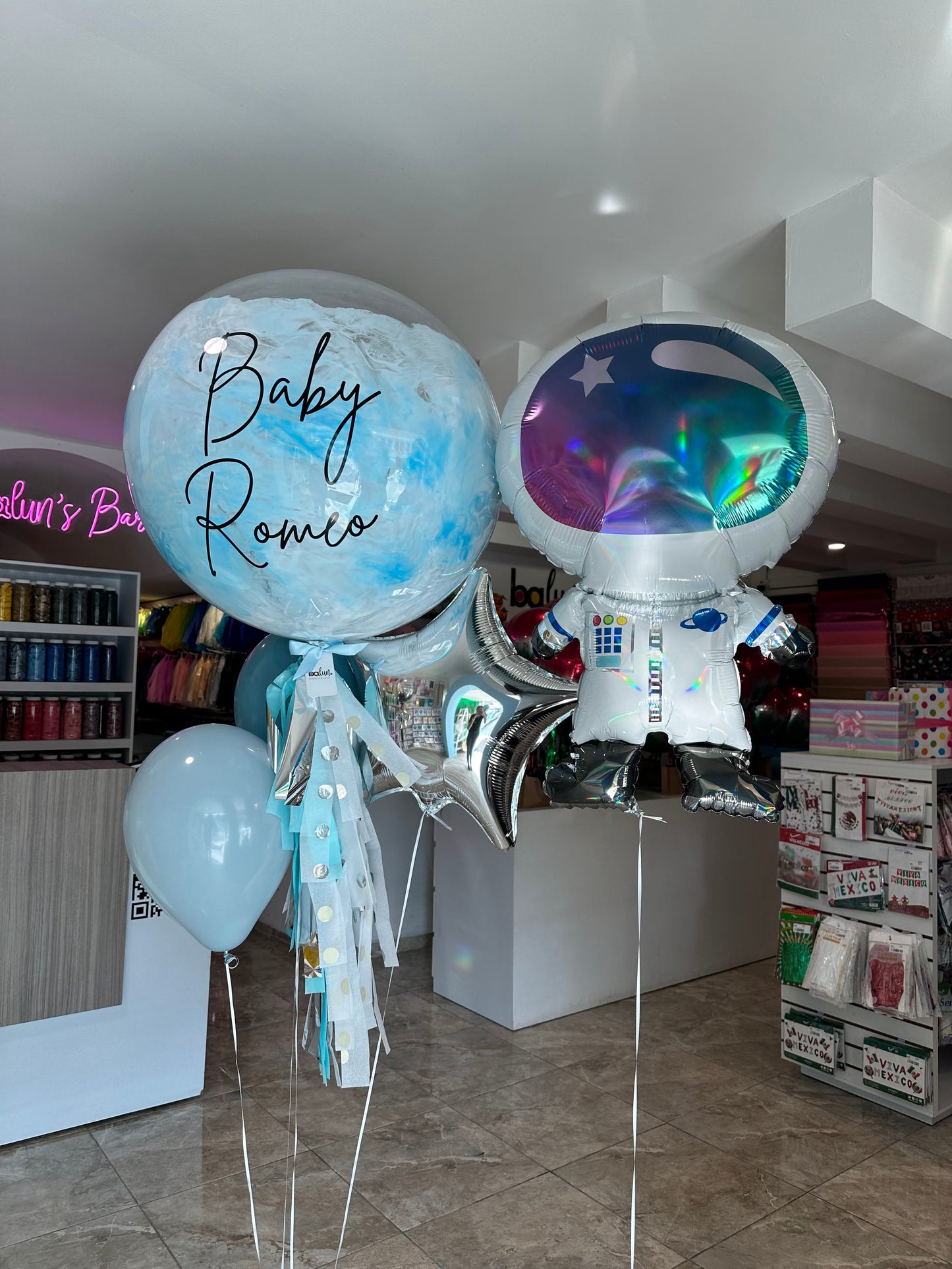 Globo Burbuja + 1 Estrella + 2 Globos Látex + Astronauta