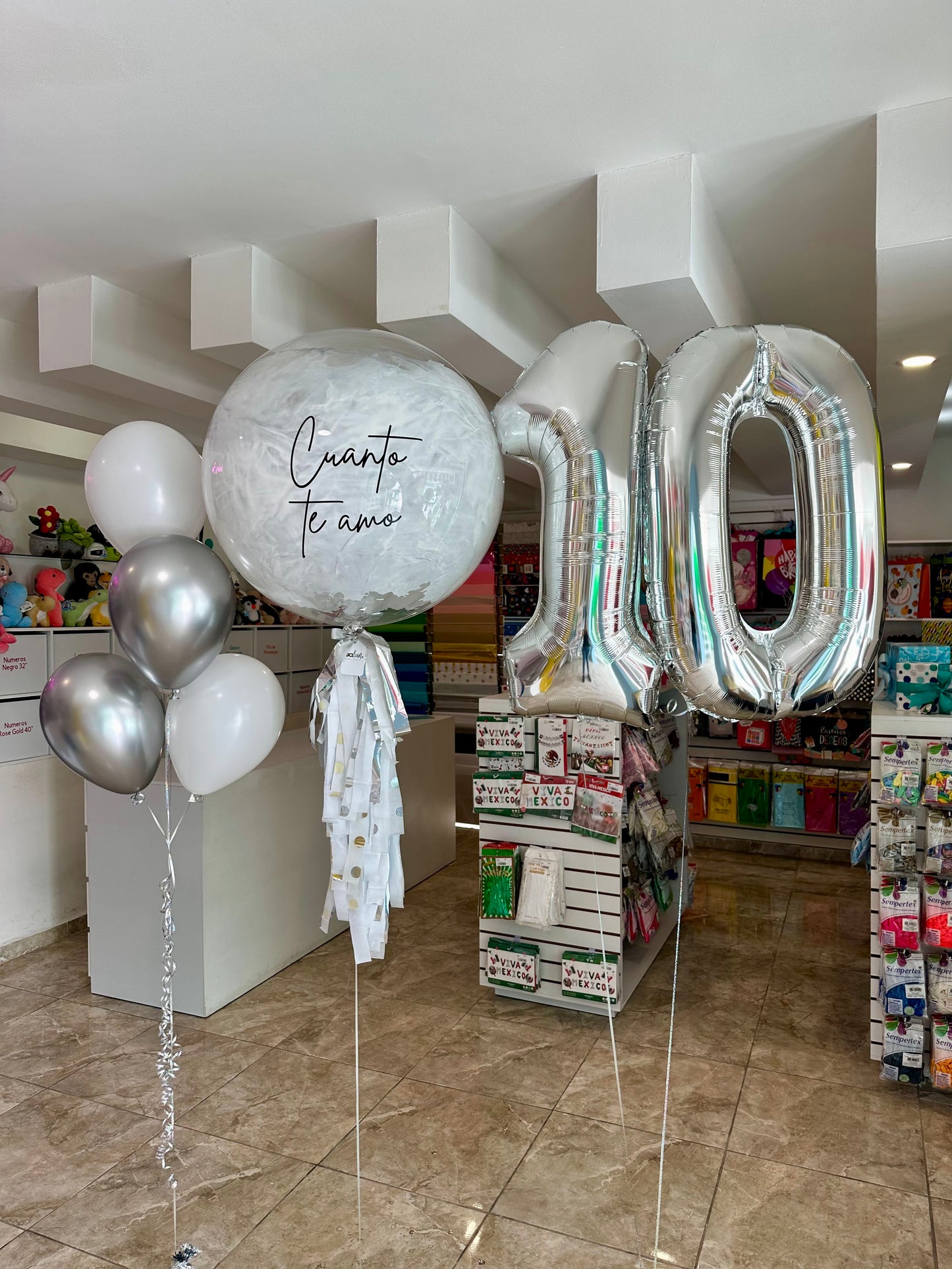 Globo Burbuja + Número Jumbo + 1 Ramillete de Globos Látex