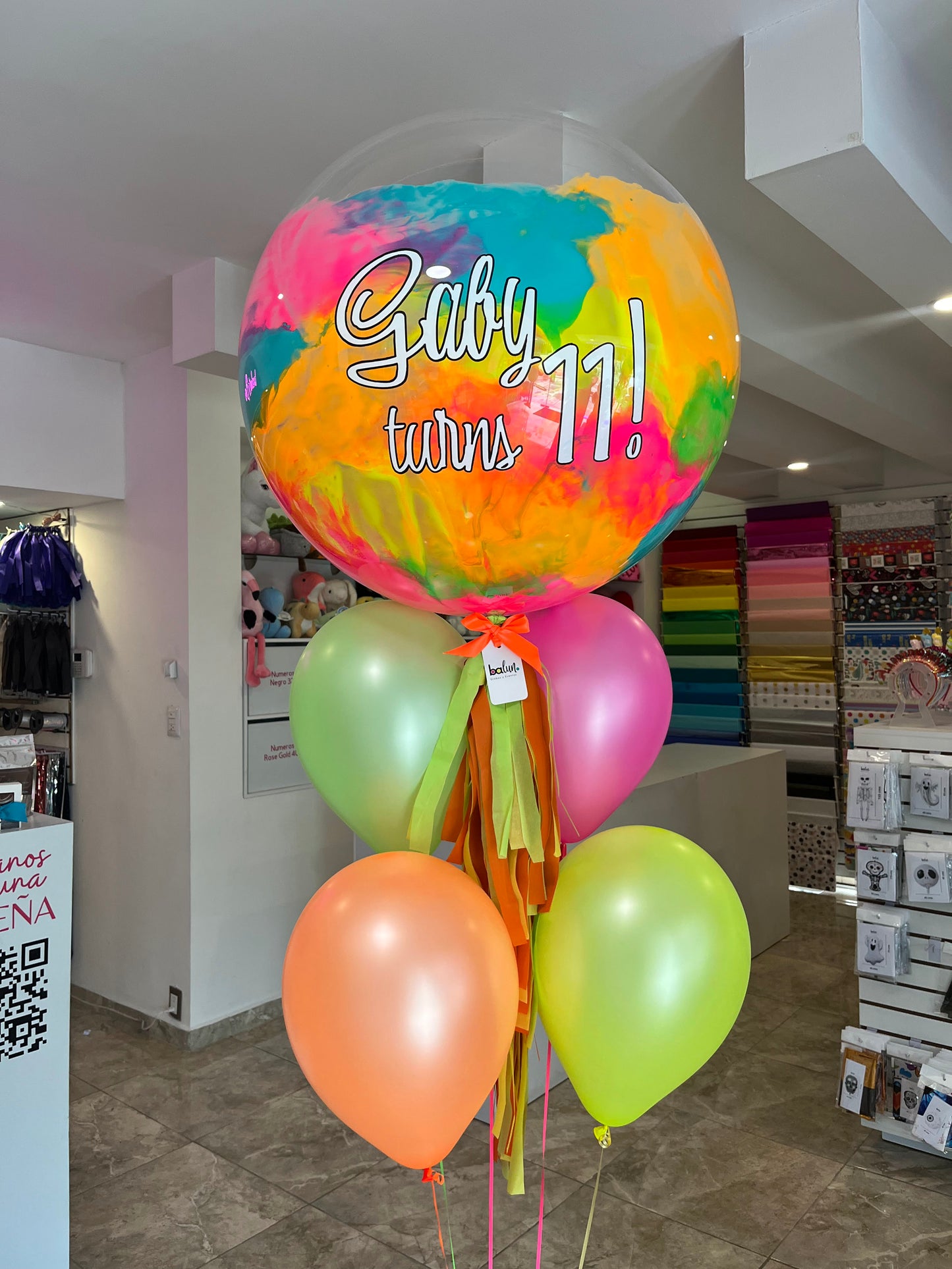 Globo Burbuja + 4 Globos Látex