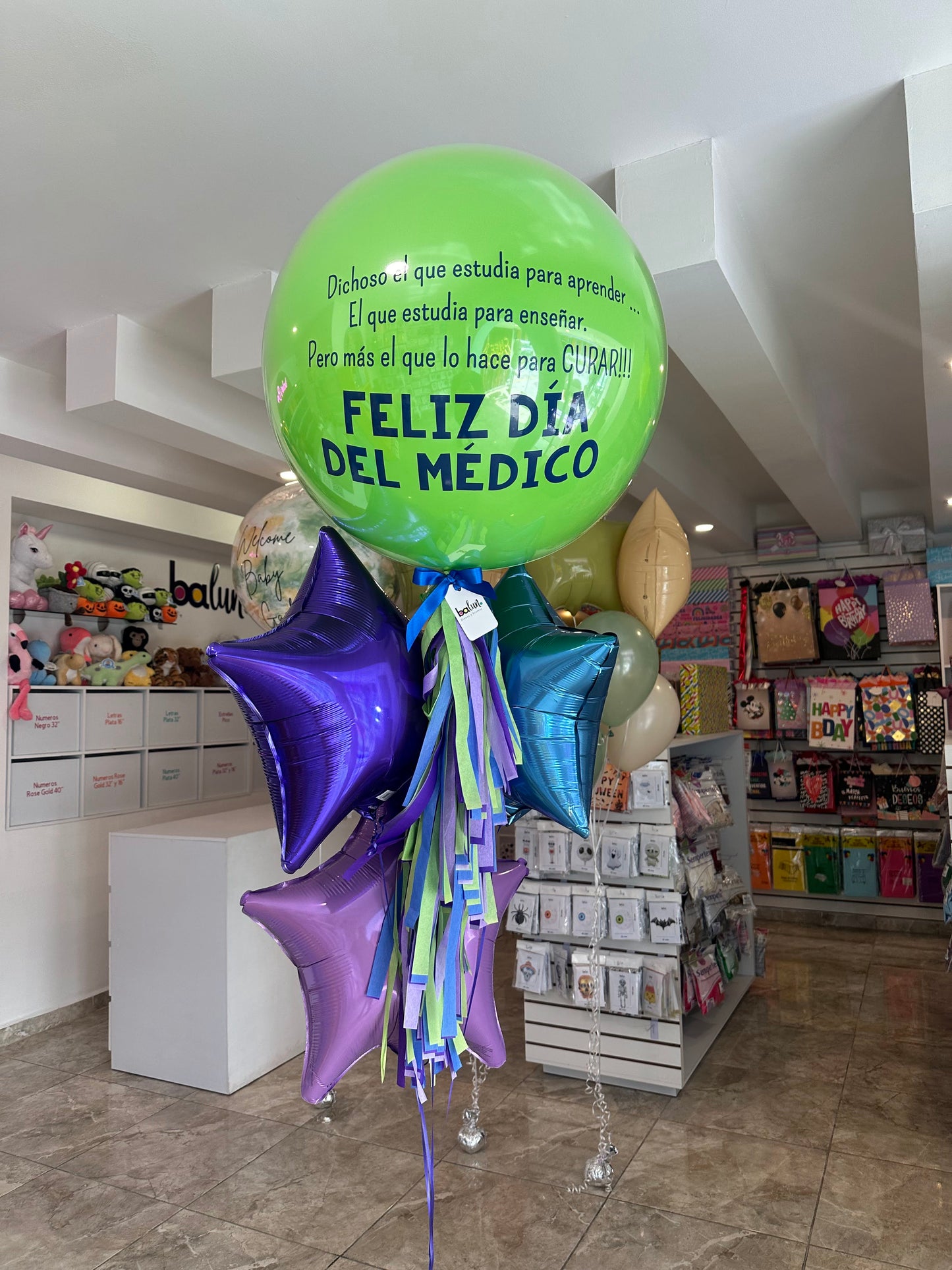 Globo Burbuja Verde lima+ 3 Estrellas Metálicas