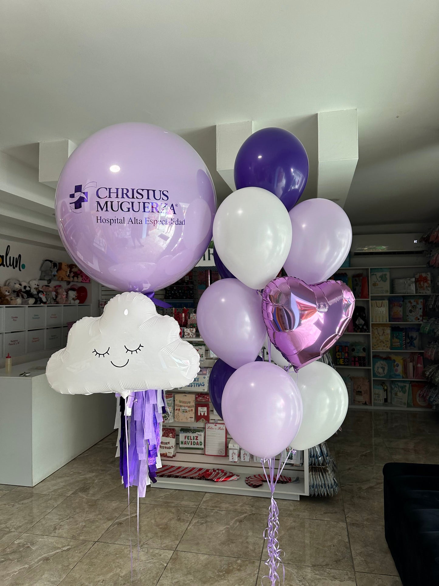 Globo Burbuja + 1 Corazon + 1 Nube + 9 Globos Látex