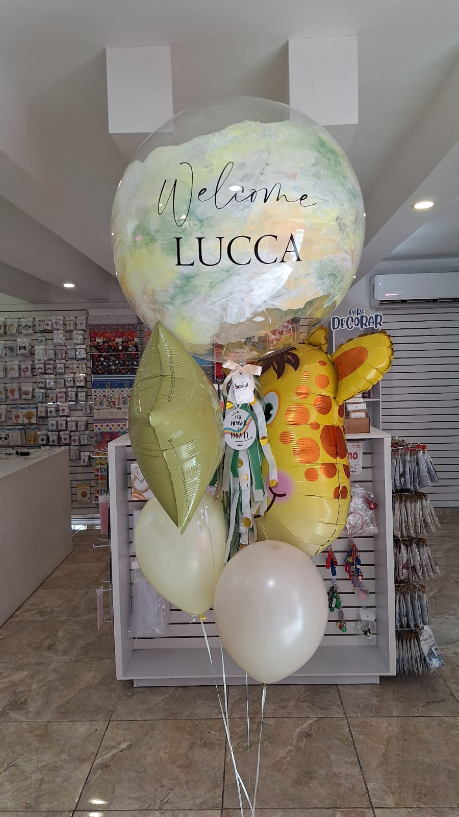 Globo Burbuja + 1 Estrella + 2 Globos Látex + Figura Jirafa