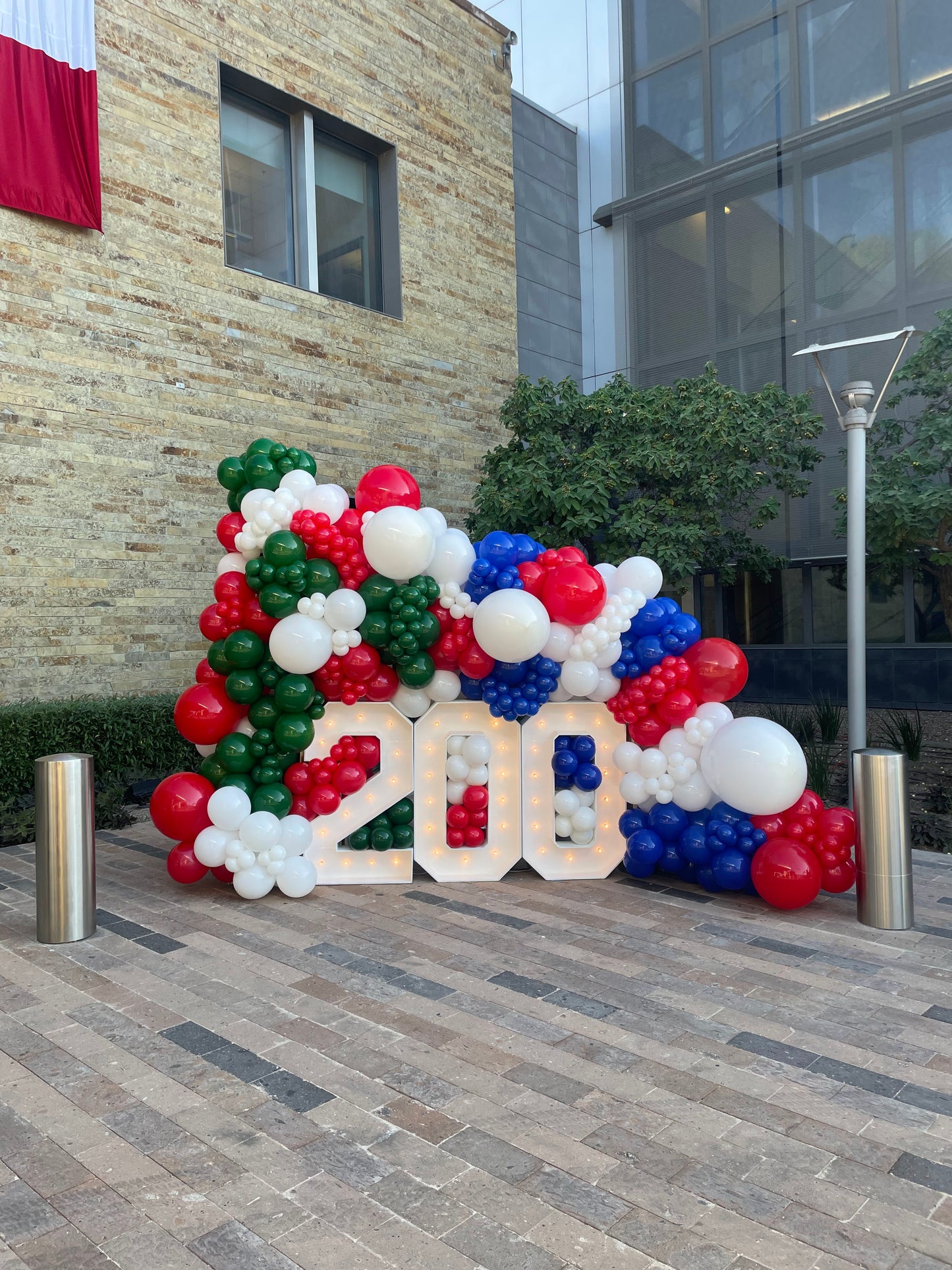 Pared de Globos + 3 Números Iluminados