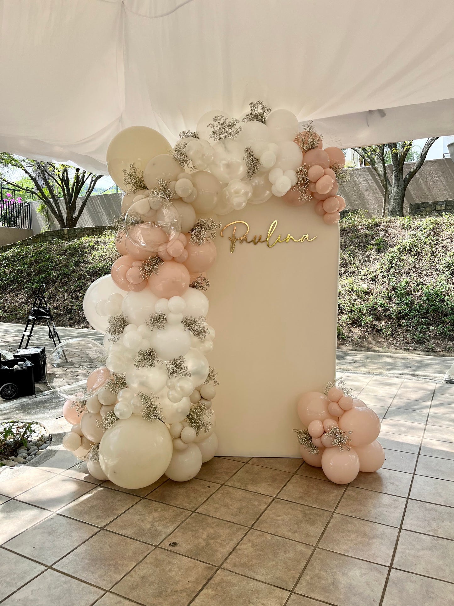 Mampara con Flor de Nube + Letrero Personalizado