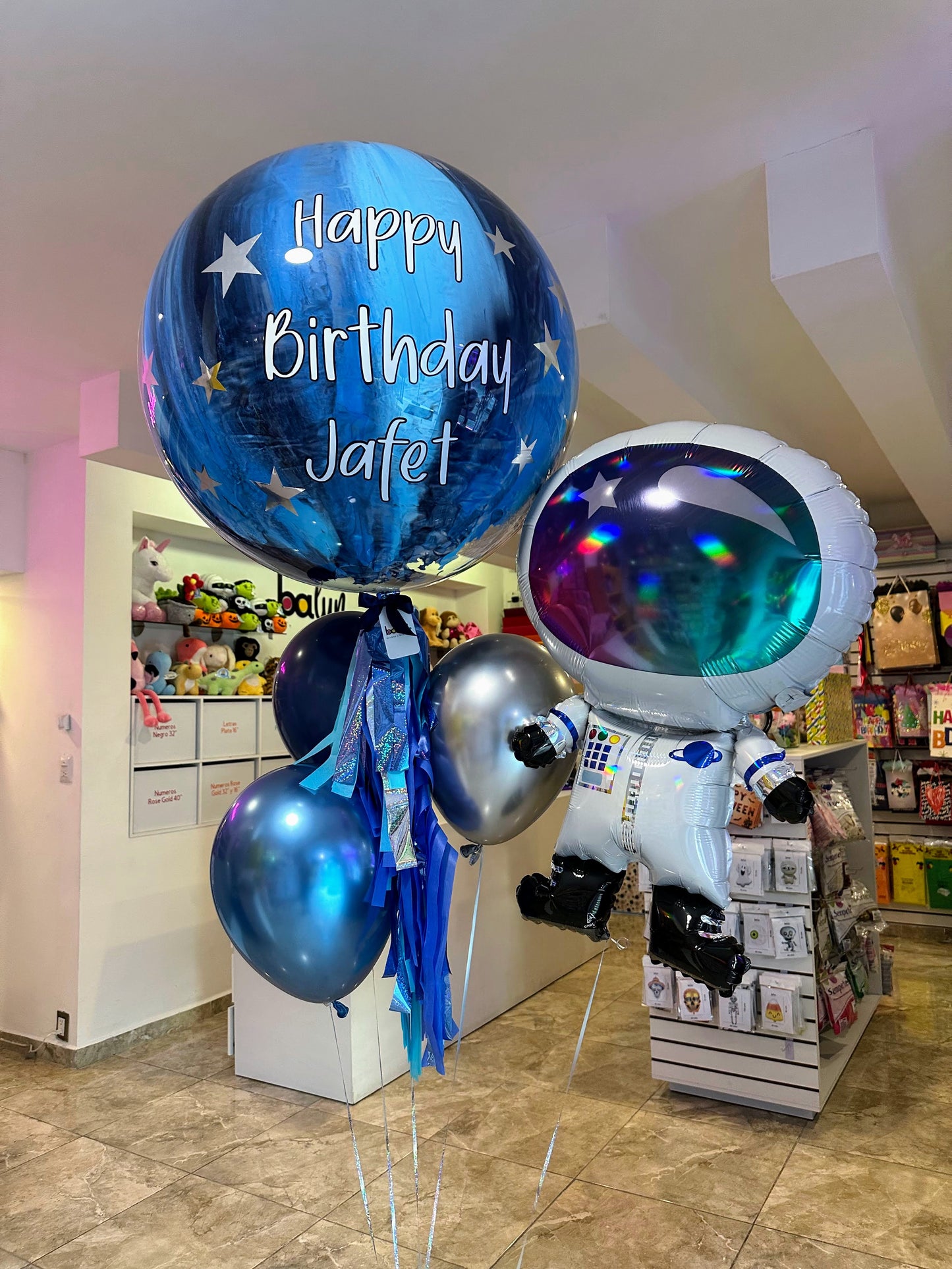 Globo Burbuja + 3 Globos Látex + Astronauta