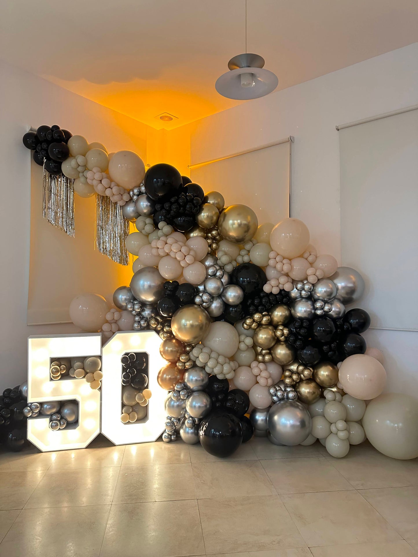 Cumpleaños 50 Pared de Globos + Números Iluminados