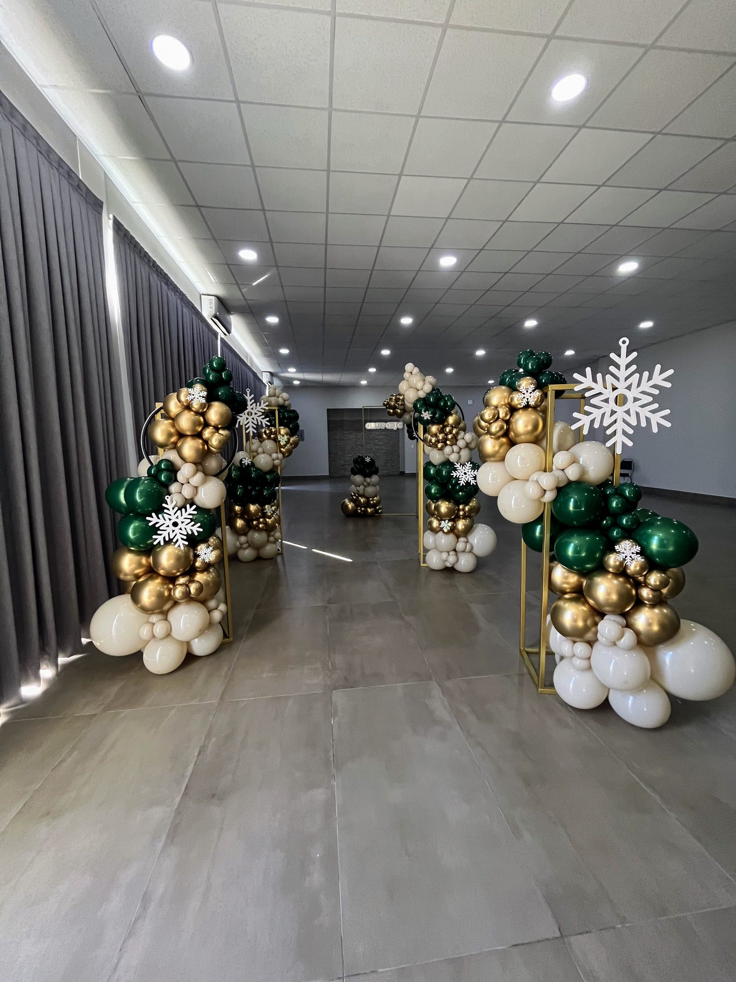 Pasillo Set de 4 Columnas Navideñas