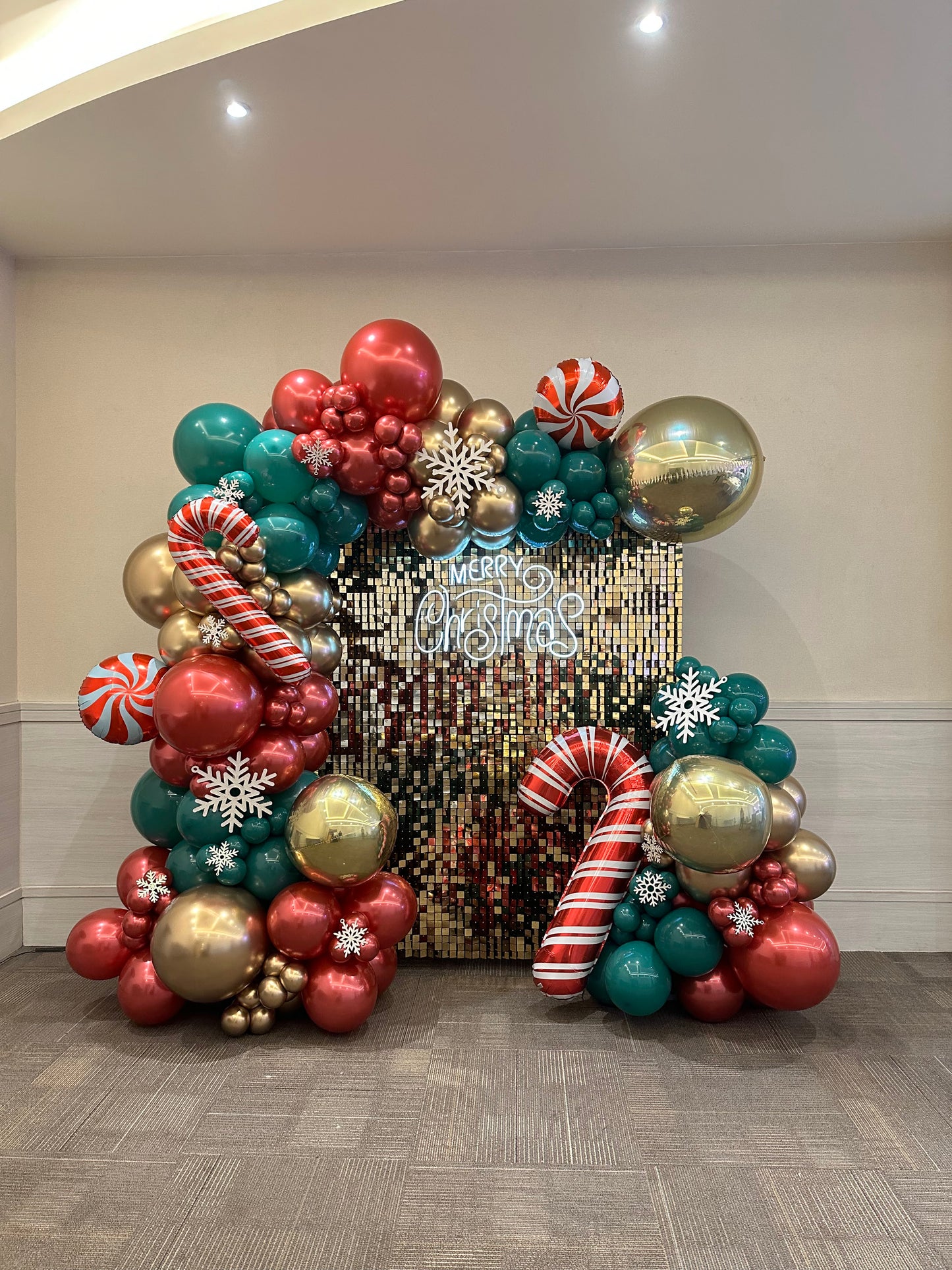 Shimmer Dorada con Figuras Navidad