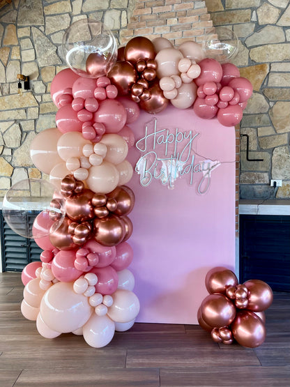 Mampara con Globos + Letrero Neón + Burbujas Transparentes