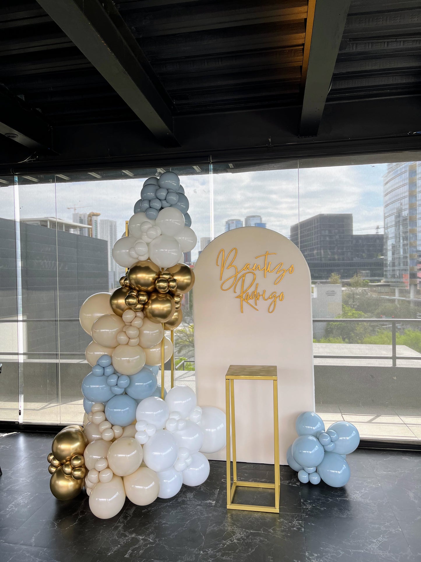 Mampara + Columna de Globos + Nombre Personalizado