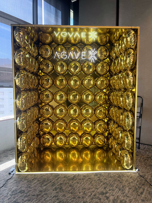 Cabina Gold Empresarial + Letrero Neón Personalizado