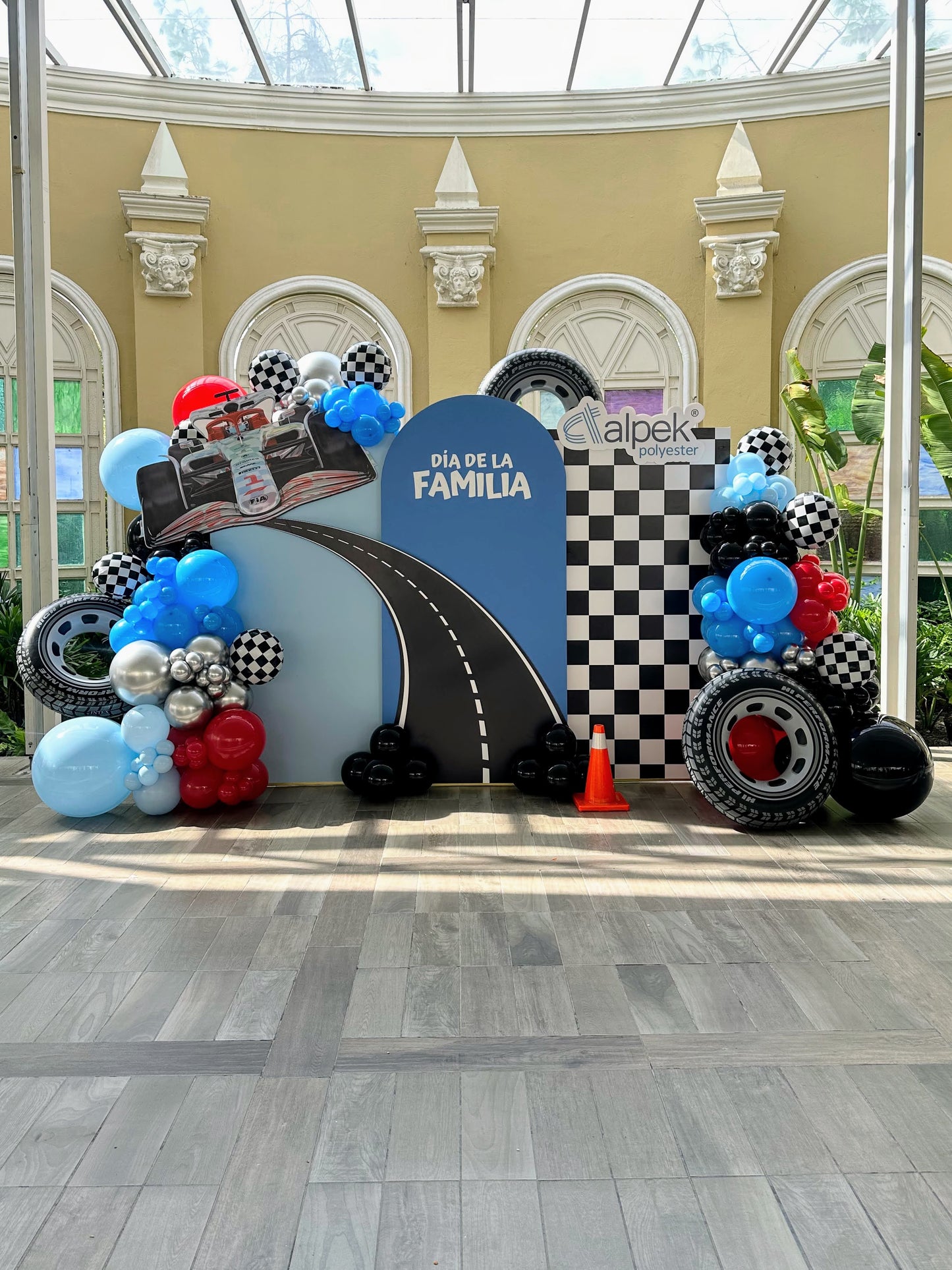 Decoración Carros F1 Día de la Familia
