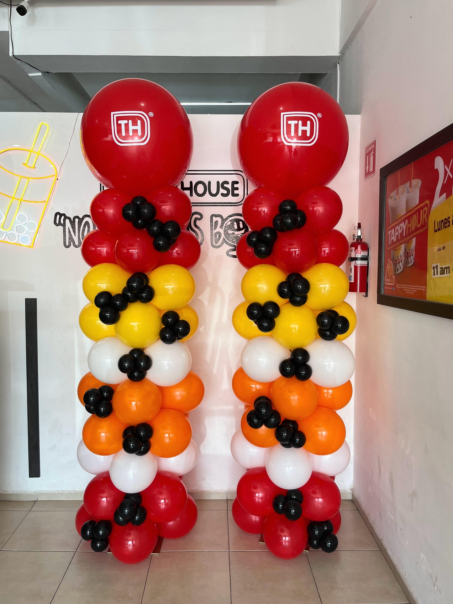 2 Columnas de Globos con Logo