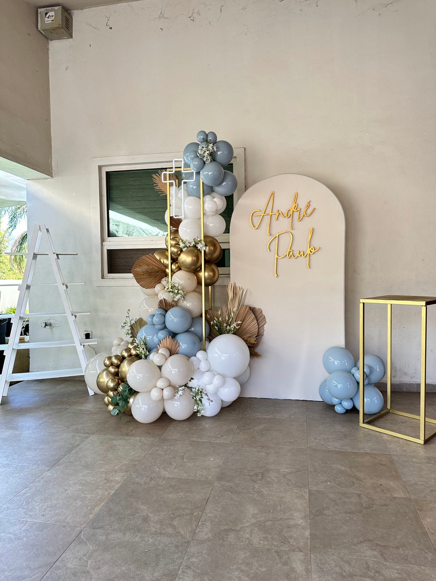 Mampara + Columna de Globos + Mesita y Escalera de Recuerditos