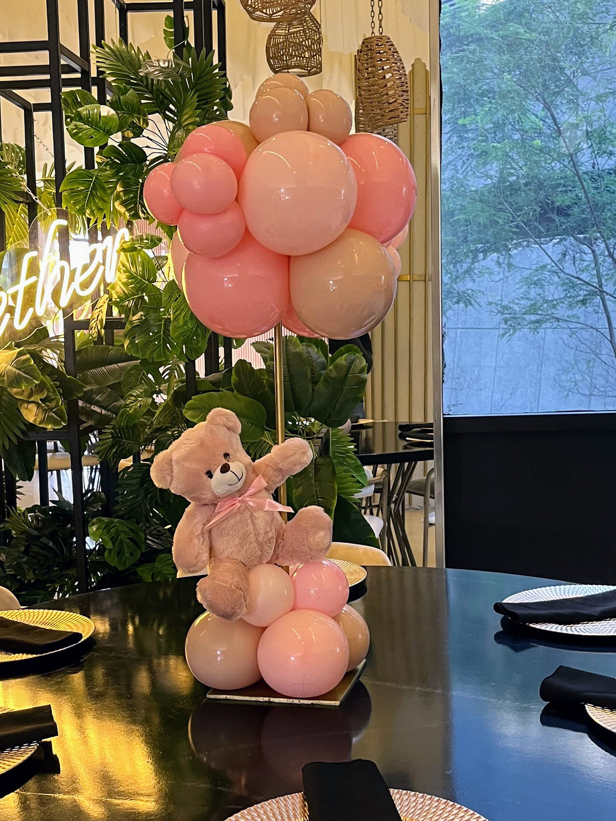 Centros de Mesa Osito Rosa con Nube de Globos