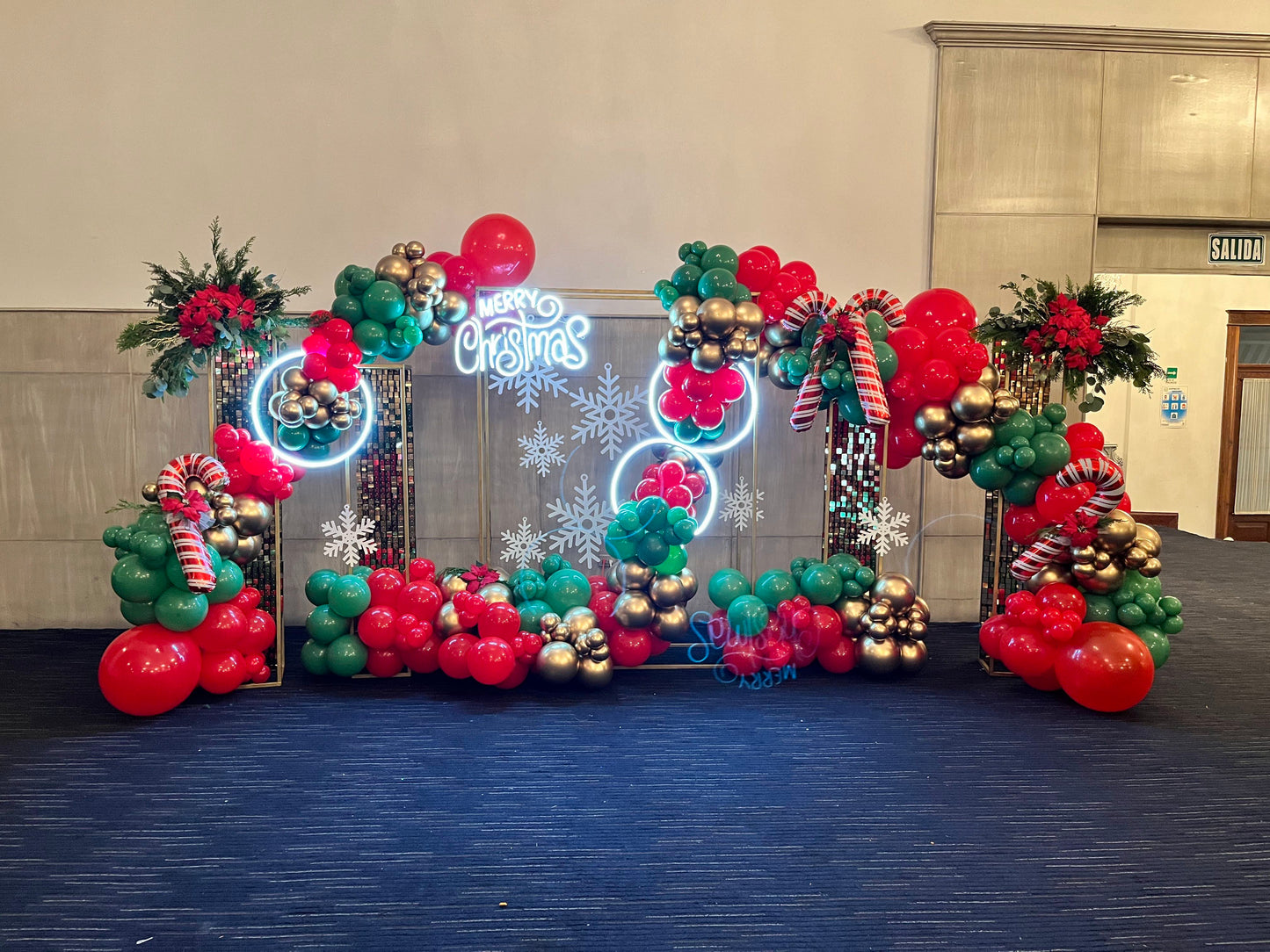 Set de 4 Columnas y 1 Cubo Navidad