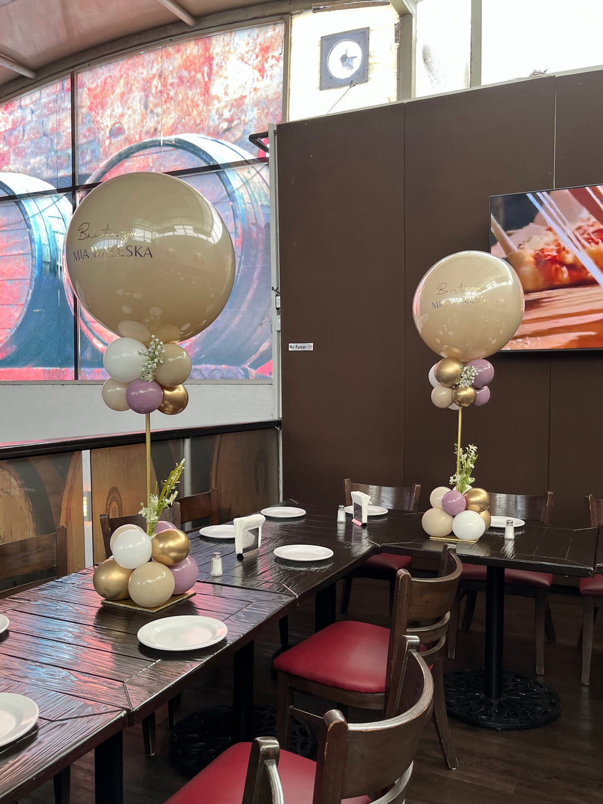 Centro de Mesa Globo Personalizado + Florecitas – Balun Globos y Eventos