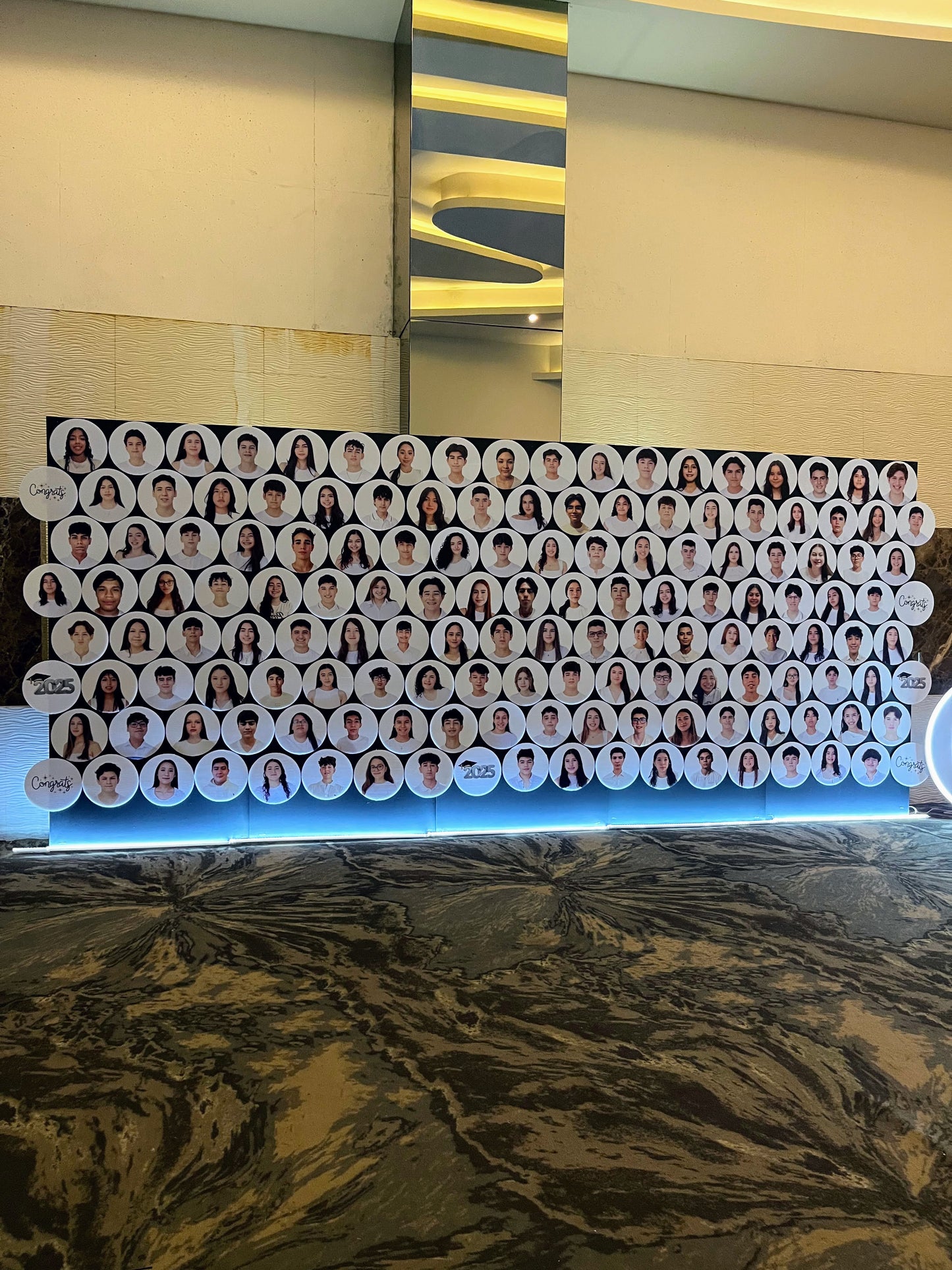 Pared de Fotografías + Iluminación (Graduación)