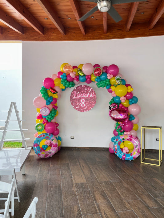 Arco de Globos + Letrero + Mesita y Escalerita