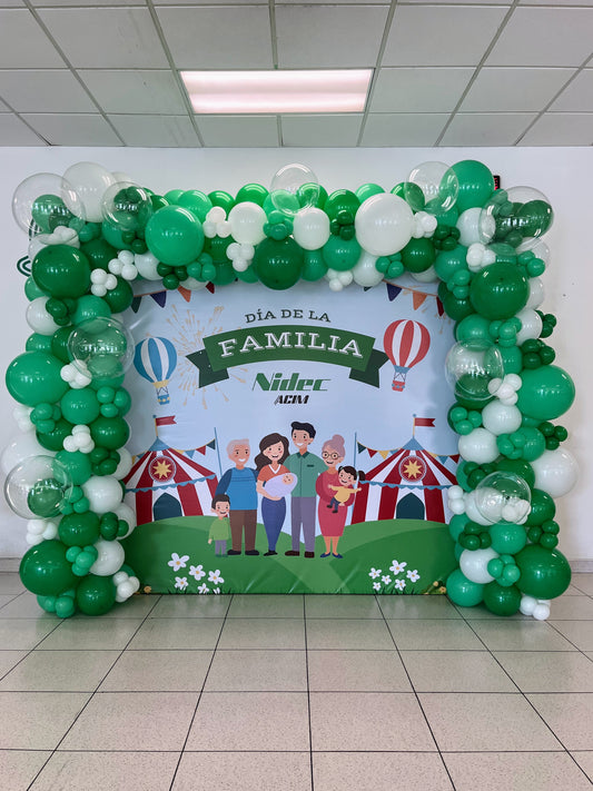Marco de Globos con Lona Día de la Familia