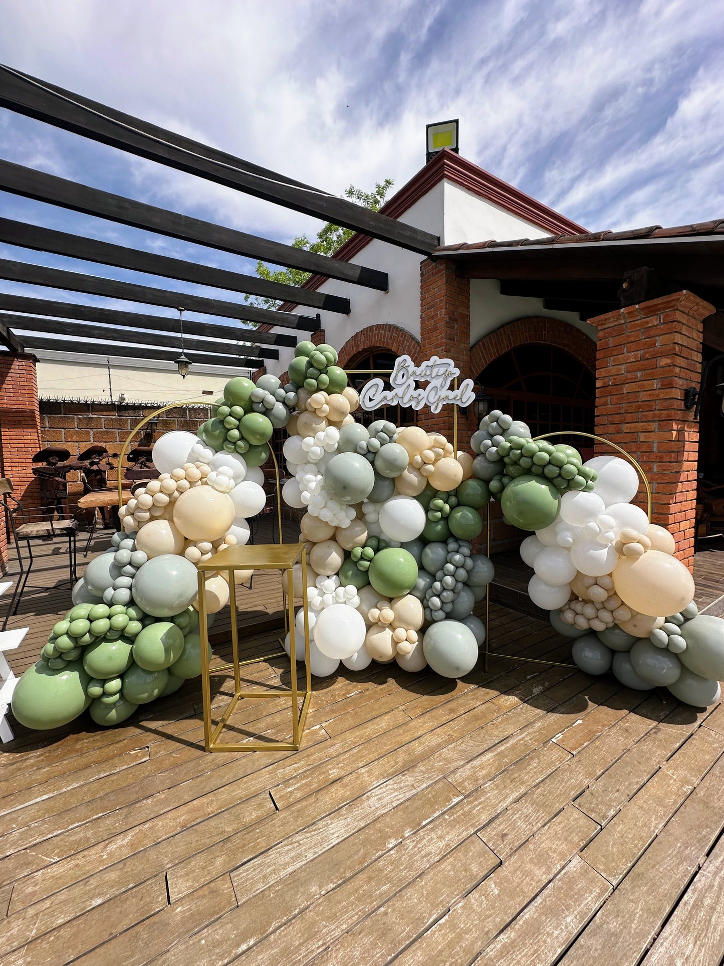 3 Mamparas con Globo Bautizo + Mesa para Pastel